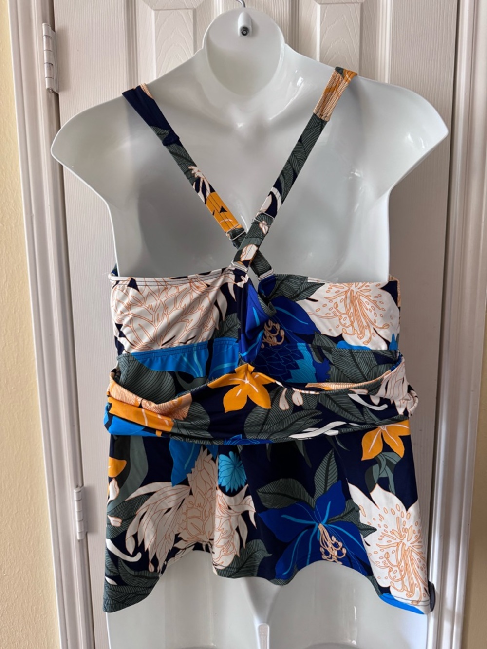 Lands’ End Wrap Style Tankini Top Crisscross Straps Plus 2X 20W-22W Navy Floral - Picture 3 of 10
